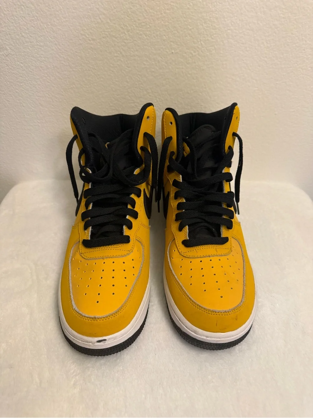 Nike Men’s High-Top Sneakers in Yellow and Black